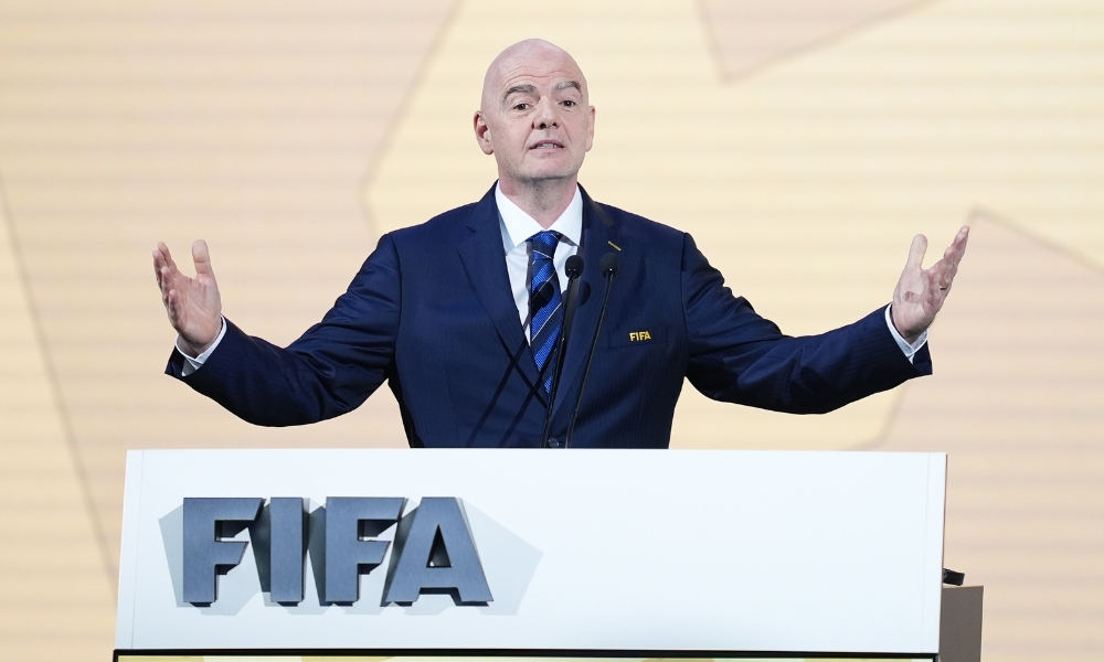 紧随其后 紧随其后